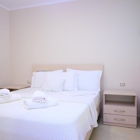 Eleana'S Apartament Sarandë Exteriör bild