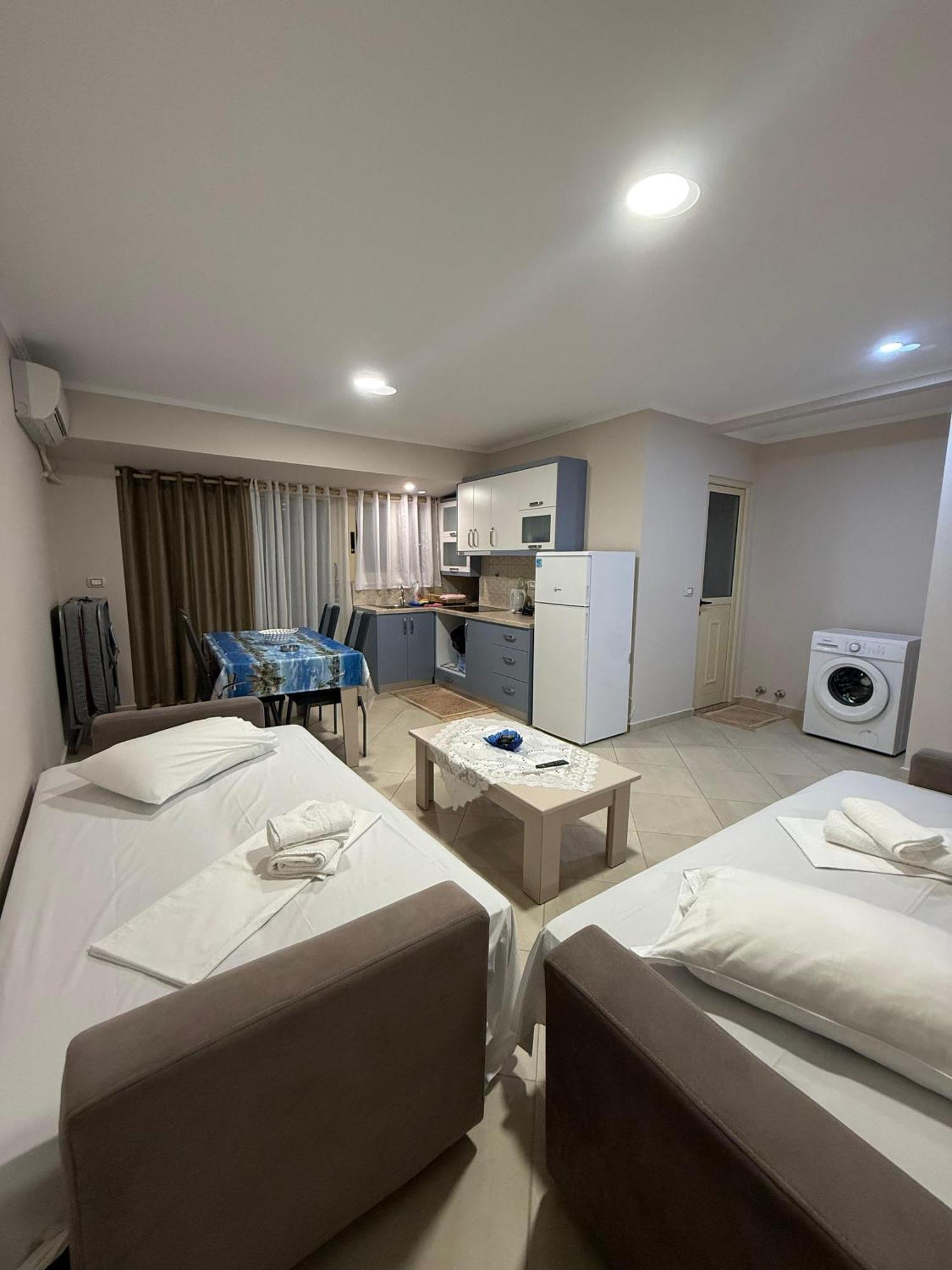 Eleana'S Apartament Sarandë Exteriör bild