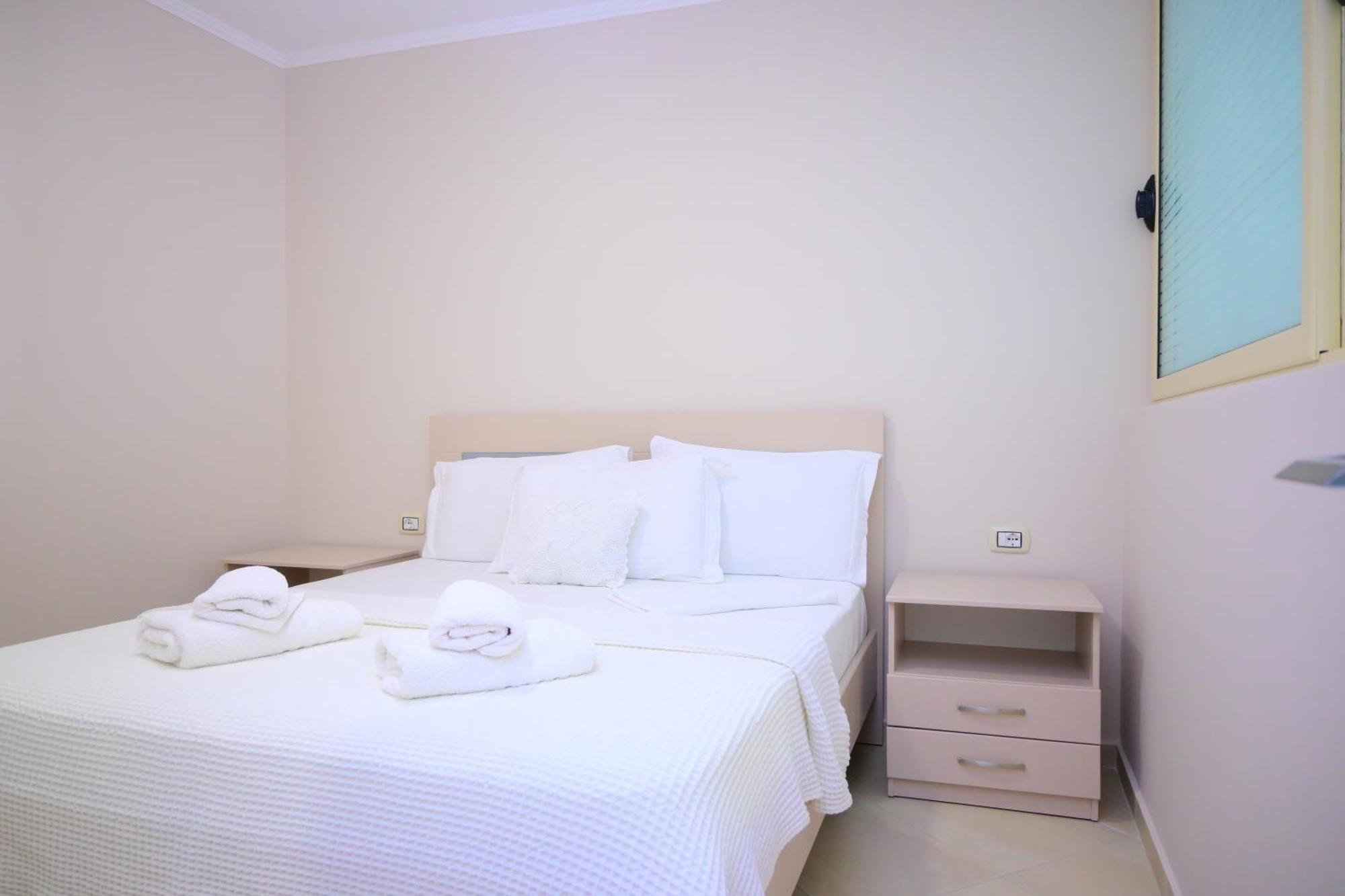 Eleana'S Apartament Sarandë Exteriör bild
